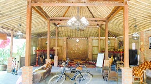 Khu ăn uống