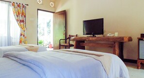Suíte estúdio | Escrivaninha, quartos à prova de som, roupa de cama