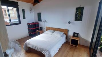 3 chambres, fer et planche à repasser, Wi-Fi gratuit, draps fournis