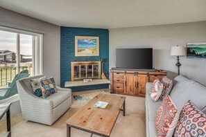 TV, fireplace, DVD player, offices