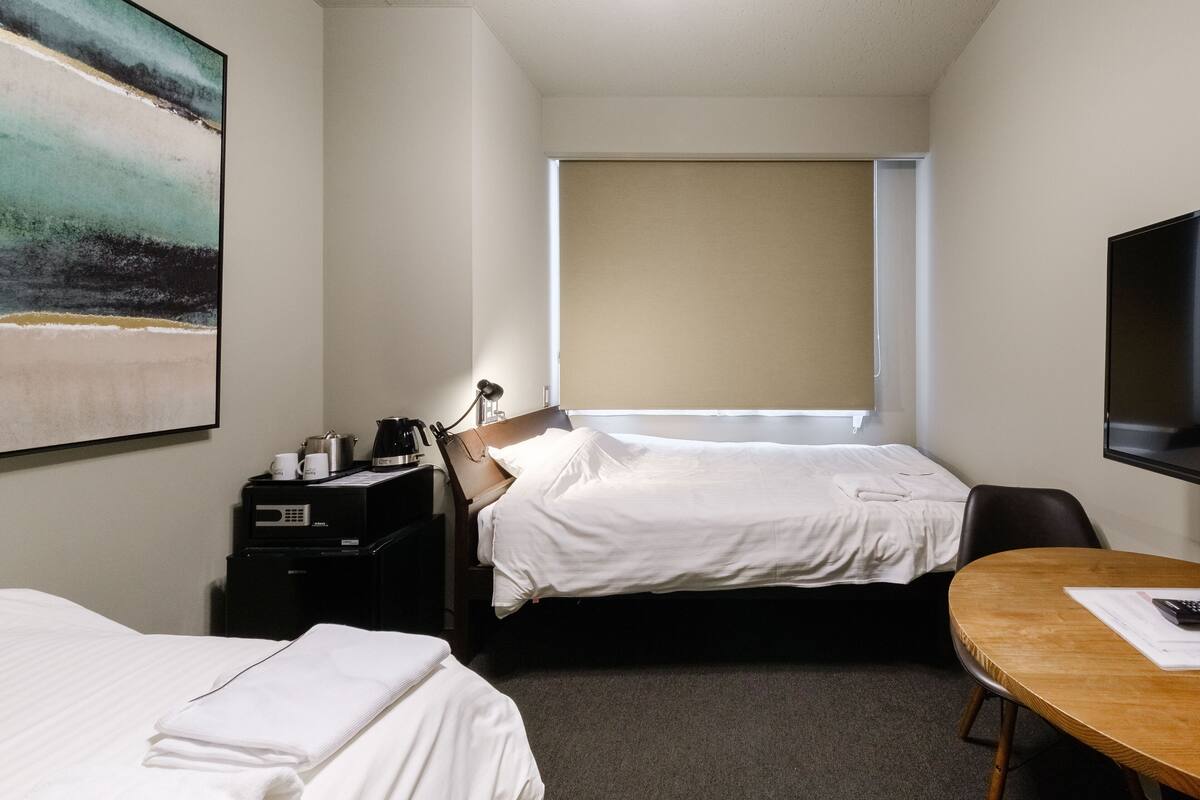 Standard Twin Room (Shower Only) | WiFi (free)