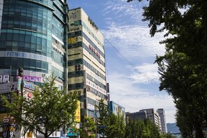 المنشأة من الخارج