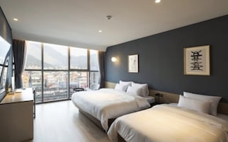 Deluxe Twin Room | Soundproofing, free WiFi, wheelchair access