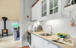 Køleskab, kogeplade, kaffe-/temaskine