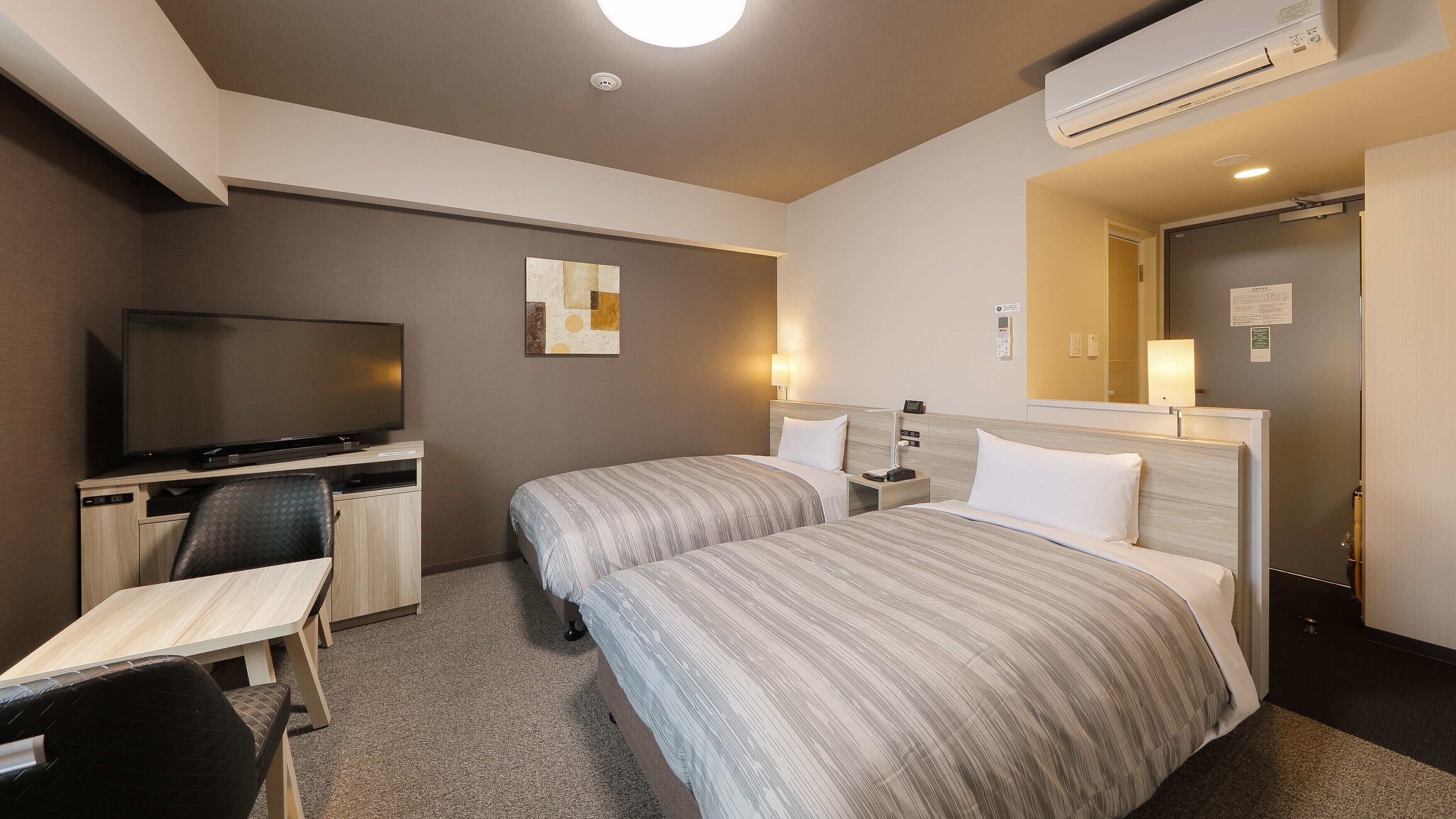 Desk, free WiFi, bed sheets