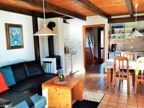 Fernseher, DVD-Player, Stereoanlage