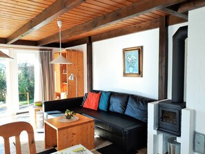 Fernseher, DVD-Player, Stereoanlage