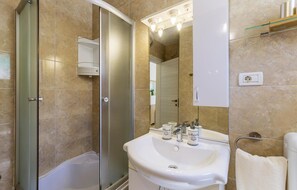 Shower - Lovely apartment in Pula with swimming pool (Pula)