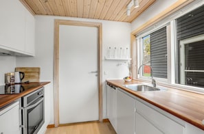Fridge, stovetop, dishwasher, coffee/tea maker