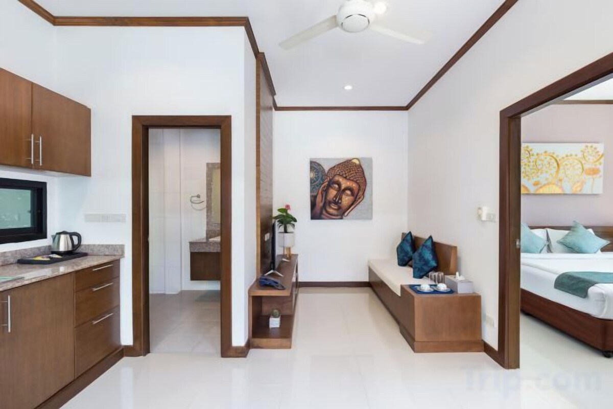 In-room safe, desk, laptop workspace, soundproofing