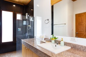 Bathroom - Lady Naya Villas (Rawai)