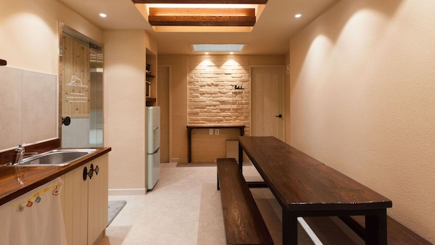 Group Room | Living area | Flat-screen TV - Jeonju Little Prince Guesthouse (Jeonju)