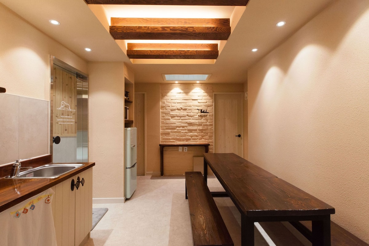 Group Room | Living area | Flat-screen TV