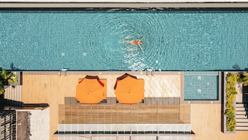 2 outdoor pools, sun loungers