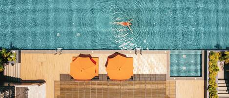 2 outdoor pools, sun loungers