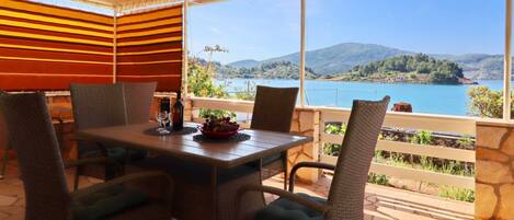 House (Three Bedroom Holiday Home) | Terrace/patio