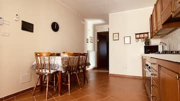 Condo, 1 Bedroom, Kitchen, Mountain View | Living area | 32-inch LED TV with cable channels, TV