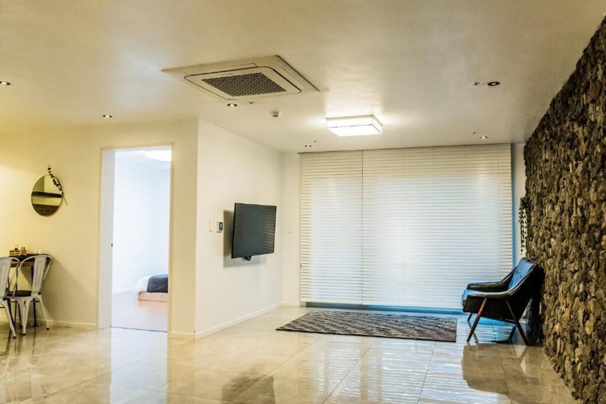 Deluxe Double Room | Living area | LCD TV