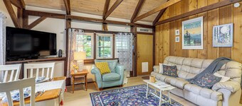 6 Mi to Grandfather Mtn: Lake Cottage w/ Deck