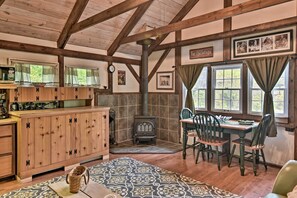 Interior - 6 Mi to Grandfather Mtn: Lake Cottage w/ Deck (Newland)