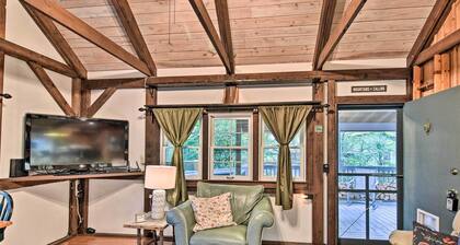 6 Mi to Grandfather Mountain Park: Cottage w/ Deck