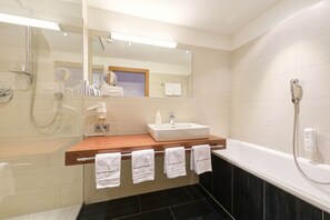 Suite, 2 Bedrooms, Mountain View | Bathroom