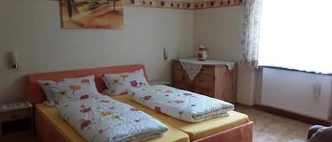 3 Schlafzimmer, Bügeleisen/Bügelbrett, Reisekinderbett, WLAN