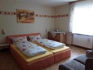 3 Schlafzimmer, Bügeleisen/Bügelbrett, WLAN, Bettwäsche