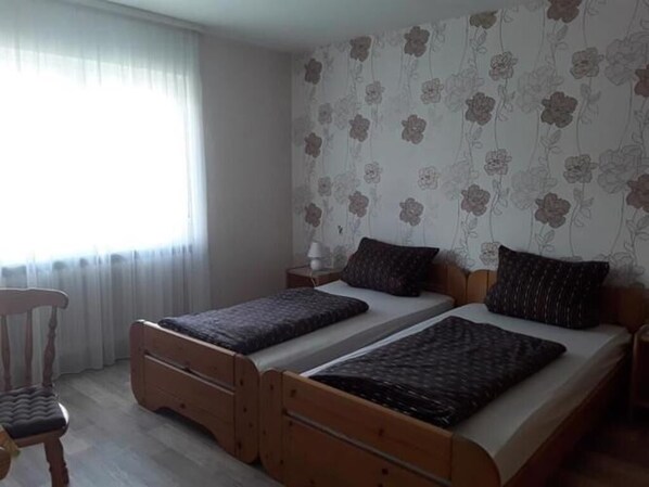 3 bedrooms, iron/ironing board, travel crib, WiFi