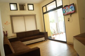 Interior entrance - Hotel Sunrise Inn (Kota)