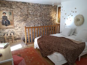 3 bedrooms, in-room safe, iron/ironing board, free WiFi