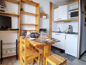 Fridge, microwave, coffee/tea maker, electric kettle - Functional studio in Menuires, close to slopes, balcony (Les Menuires)