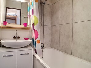 Hair dryer - Functional studio in Menuires, close to slopes, balcony (Les Menuires)