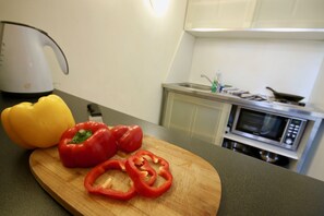 Modern Loft - Spacious Room & High Ceilings - Kitchen & Bath | Eigene Küche