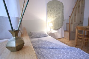 Spacious Flat - 4 Rooms - Kitchen & Bath | Individually decorated, individually furnished, desk, iron/ironing board - a-domo Apartments Oberhausen - Modern Lofts & Apartments - short or longterm - single or grouptravel (Oberhausen)