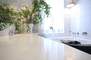 Spacious Flat - 4 Rooms - Kitchen & Bath | Bathroom | Shower, hair dryer, towels, toilet paper - a-domo Apartments Oberhausen - Modern Lofts & Apartments - short or longterm - single or grouptravel (Oberhausen)
