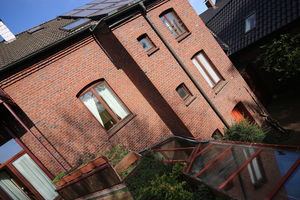 a-domo Apartments I Zimmervermietung Oberhausen image