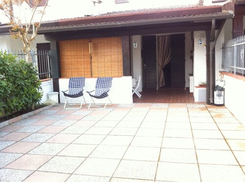 Detached terraced villa mt. 100 from the sea