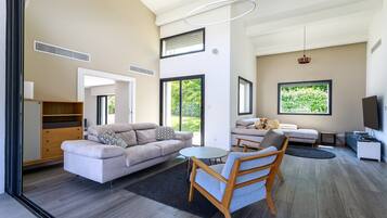 Smart TV, books, video library, stereo