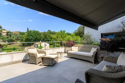 Luxury Villa with 15m Heated Infinity Pool & Pool House