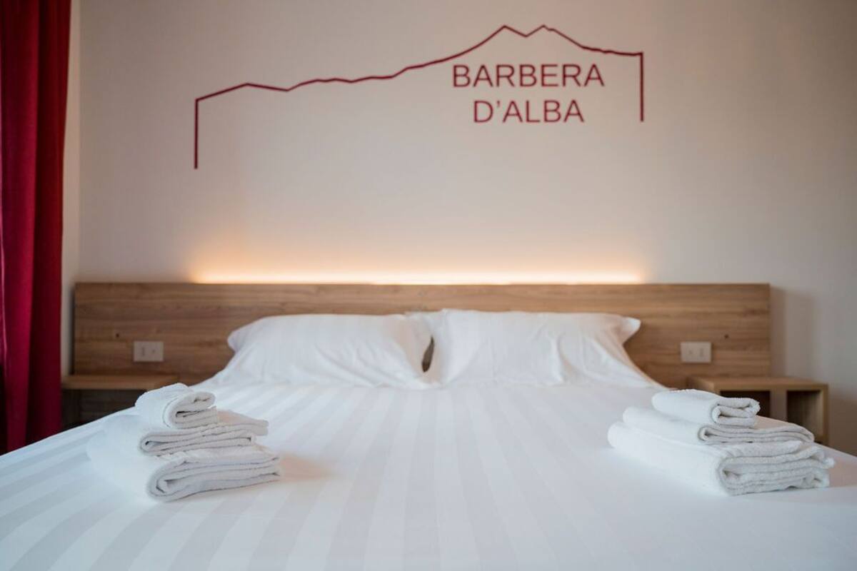 舒適客房 (Barbera D'Alba) | 書桌、手提電腦工作空間、免費 Wi-Fi、床單