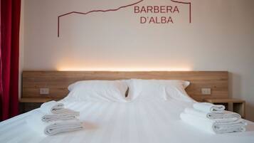 Comfort-Zimmer (Barbera D'Alba) | Schreibtisch, laptopgeeigneter Arbeitsplatz, kostenloses WLAN