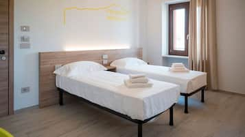 Comfort Room (Piemonte Moscato) | Desk, laptop workspace, free WiFi, bed sheets