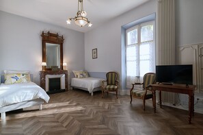 4 bedrooms, iron/ironing board, free WiFi, bed sheets - Marie-Charlotte's time (Pernes-les-Fontaines)