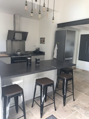 Frigorífic, microones, forn i rentaplats 