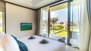 Villa, 2 chambres, vue sur le jardin | Minibar, coffre-fort pour ordinateur portable, ameublement unique