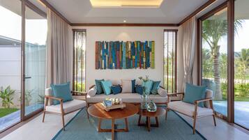 Villa (Horizon Pool) | Oppholdsområde | Flatskjerm-TV