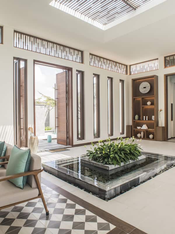 Couples treatment rooms, sauna, hot tub, body treatments