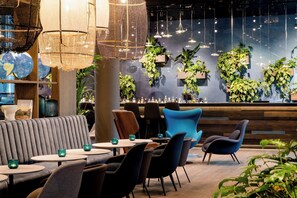 Bar (on property) - Motel One Bonn-Hauptbahnhof (Bonn)
