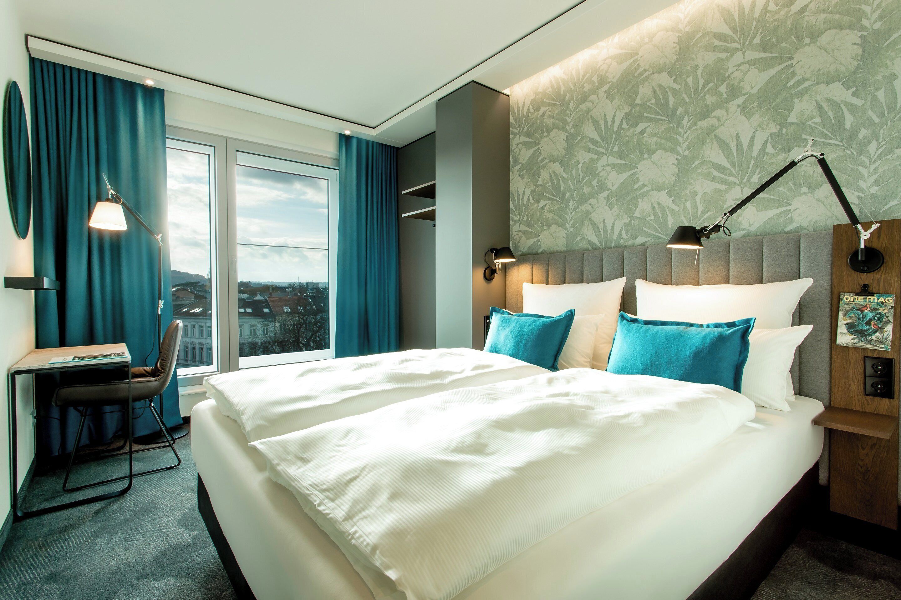 desk, soundproofing, free wifi, bed sheets